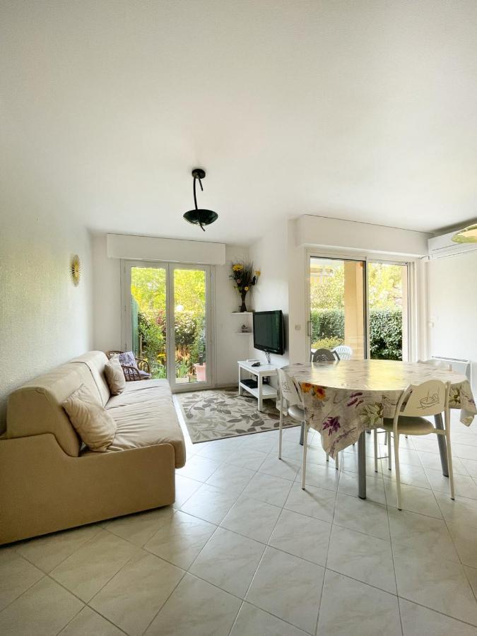 Superb With Garden Near The Sea Apartment *